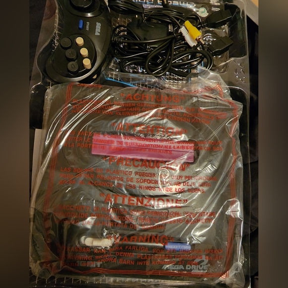 SEGA Mega Drive II - Picture 2 of 4